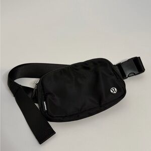 Lululemon Everywhere Belt Bag